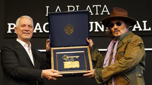 johnny depp fue declarado visitante ilustre de la plata johnny depp fue declarado visitante ilustre de la plata