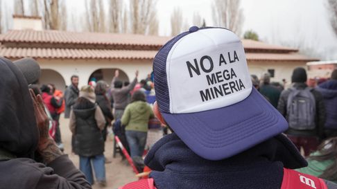 Vecinos de Uspallata apuntaron contra el Gobierno y rechazaron el pryecto de Minera San Jorge. Vecinos de Uspallata apuntaron contra el Gobierno y rechazaron el pryecto de Minera San Jorge.