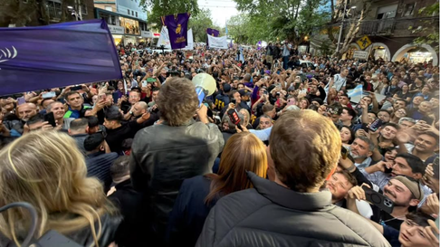 Javier Milei acompañando el acto de campaña en Tres de Febrero. Javier Milei acompañando el acto de campaña en Tres de Febrero.