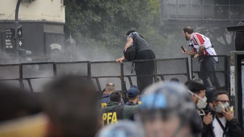 heridos y detenidos durante la marcha por los jubilados: los detalles de los incidentes heridos y detenidos durante la marcha por los jubilados: los detalles de los incidentes