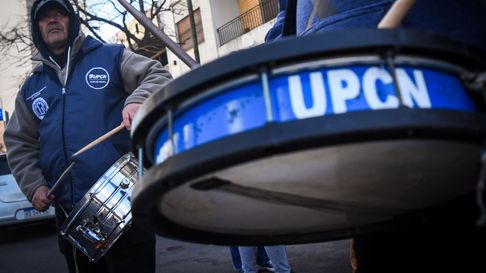 mas presion para kicillof: otro gremio de estatales reclama paritarias y aguinaldo mas presion para kicillof: otro gremio de estatales reclama paritarias y aguinaldo