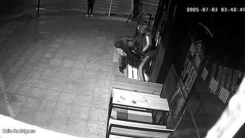 Cámara de seguridad que capta uno de los robos Cámara de seguridad que capta uno de los robos