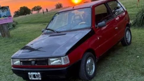 violento asalto en la plata: se robaron un auto y abandonaron otro incendiado violento asalto en la plata: se robaron un auto y abandonaron otro incendiado