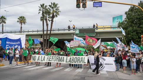 Reforma Laboral: La Cámara del Trabajo revoca la cautelar y restablece 82 artículos clave Reforma Laboral: La Cámara del Trabajo revoca la cautelar y restablece 82 artículos clave