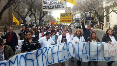 Ampros, gremio de los profesionales de la salud, pidió a los senadores que rechacen la reforma laboral. Ampros, gremio de los profesionales de la salud, pidió a los senadores que rechacen la reforma laboral.