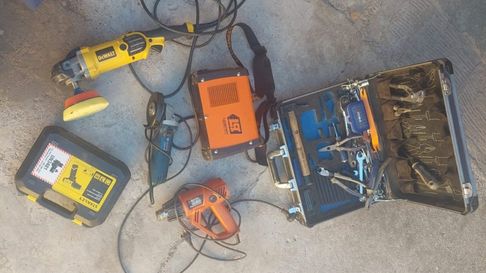 Dos hombres fueron detenidos tras ser vinculados a robos cometidos en Ciudad y Maipú. Dos hombres fueron detenidos tras ser vinculados a robos cometidos en Ciudad y Maipú.