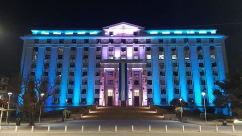 El cáncer colorrectal se origina en el intestino grueso y, en la mayoría de los casos, se desarrolla a partir de pólipos adenomatosos que crecen lentamente durante años. La detección y extirpación temprana de estos pólipos es fundamental para prevenir la enfermedad. El cáncer colorrectal se origina en el intestino grueso y, en la mayoría de los casos, se desarrolla a partir de pólipos adenomatosos que crecen lentamente durante años. La detección y extirpación temprana de estos pólipos es fundamental para prevenir la enfermedad.