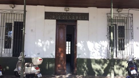 Esta es una de las tantas escuelas técnicas que hay en Mendoza. Esta es una de las tantas escuelas técnicas que hay en Mendoza.
