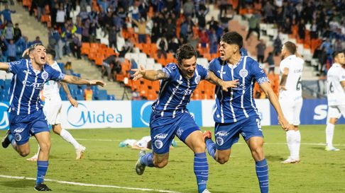 El Tomba recibe a Gremio en el Malvinas. El Tomba recibe a Gremio en el Malvinas.