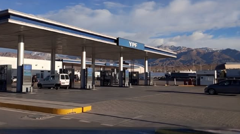 Volvió a estar operativa la YPF de Alfredo Vila que fue clausurada por el municipio de Las Heras Volvió a estar operativa la YPF de Alfredo Vila que fue clausurada por el municipio de Las Heras