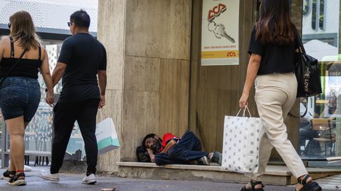 Voluntarios de organizaciones sociales aseguran que el Estado no se encarga de brindar un acompañamiento real a personas en situación de calle. Voluntarios de organizaciones sociales aseguran que el Estado no se encarga de brindar un acompañamiento real a personas en situación de calle.