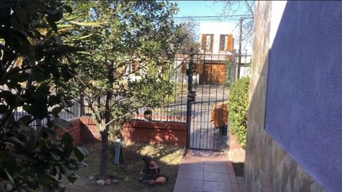 Por esta puerta, los delincuentes perpetraron este robo en el Sur. Por esta puerta, los delincuentes perpetraron este robo en el Sur.