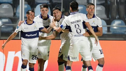 Gimnasia dio el gran golpe y se impuso a Racing en el Bosque Gimnasia dio el gran golpe y se impuso a Racing en el Bosque