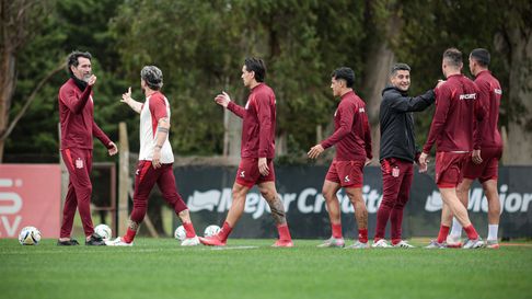 Estudiantes entrena en en City Bell y Eduardo Domínguez ultima detalles de cara al domingo Estudiantes entrena en en City Bell y Eduardo Domínguez ultima detalles de cara al domingo