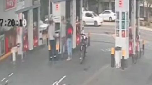 la plata: falso cliente le robo a playeros de una estacion de servicio la plata: falso cliente le robo a playeros de una estacion de servicio