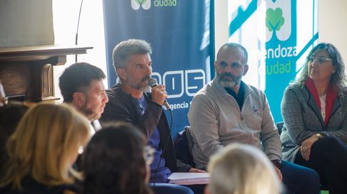 El intendente Ulpiano Suarez anunció medidas de apoyo a personas con discapacidad e instituciones de Mendoza, con refuerzo terapéutico y subsidios. El intendente Ulpiano Suarez anunció medidas de apoyo a personas con discapacidad e instituciones de Mendoza, con refuerzo terapéutico y subsidios.