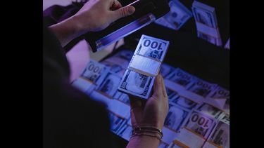 Hasta 10.00 dólares podrán ingresarse o egresarse del país sin ser declarados. En caso de montos mayores, los viajeros deberán completar los formularios de ARCA.