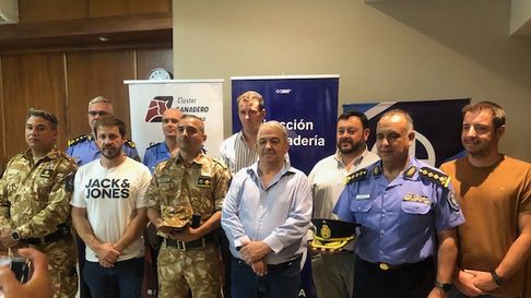 Las autoridades presentes en la entrega de estos dispositivos de primera tecnología. Las autoridades presentes en la entrega de estos dispositivos de primera tecnología.