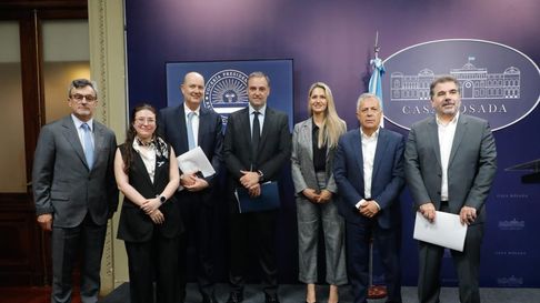 La reunión del Consejo de Mayo tuvo ausencia de la representación gremial. La reunión del Consejo de Mayo tuvo ausencia de la representación gremial.