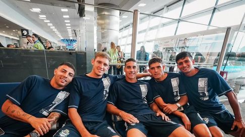 El plantel de Gimnasia partió rumbo a Tucumán El plantel de Gimnasia partió rumbo a Tucumán