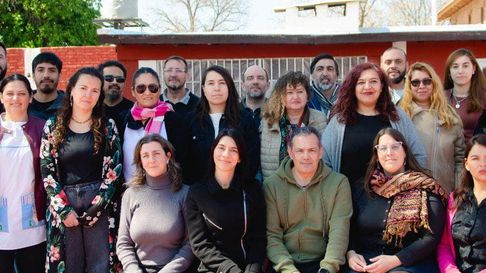 Los postulantes del Frente CREO, de la Izquierda, que disputarán la conducción del gremio de docentes el próximo 7 de octubre. Los postulantes del Frente CREO, de la Izquierda, que disputarán la conducción del gremio de docentes el próximo 7 de octubre.