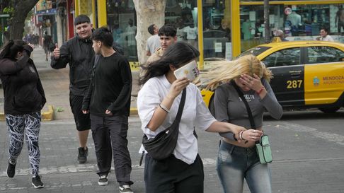 Mendoza suspendió actividades de la Feria del Libro y clases en el ITU UNCUYO por fuertes ráfagas de viento. Mendoza suspendió actividades de la Feria del Libro y clases en el ITU UNCUYO por fuertes ráfagas de viento.