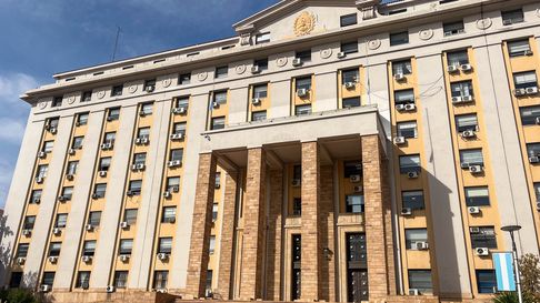 El Gobierno anunció la fecha de cobro de aguinaldo a estatales. El Gobierno anunció la fecha de cobro de aguinaldo a estatales.