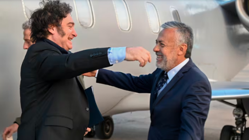 Javier Milei y Alfredo Cornejo en el Aeropuerto de Mendoza. Javier Milei y Alfredo Cornejo en el Aeropuerto de Mendoza.