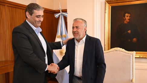 El nuevo CEO de Aconcagua Energía, Pablo Iuliano, se reunió con Cornejo y Latorre en Casa de Gobierno. El nuevo CEO de Aconcagua Energía, Pablo Iuliano, se reunió con Cornejo y Latorre en Casa de Gobierno.