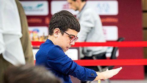 Faustino Oro tuvo un gran inicio en el Mundial de Blitz de ajedrez. Faustino Oro tuvo un gran inicio en el Mundial de Blitz de ajedrez.