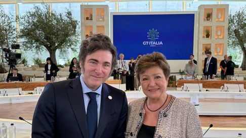 Javier Milei junto a Kristalina Georgieva, directora del FMI. Javier Milei junto a Kristalina Georgieva, directora del FMI.