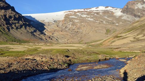 El arroyo Glaciar Azufre en Malargüe, cerca de la zona de la cordillera donde el Gobierno pretende avanzar con la exracción de cobre. El arroyo Glaciar Azufre en Malargüe, cerca de la zona de la cordillera donde el Gobierno pretende avanzar con la exracción de cobre.