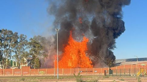 maipu: lograron controlar el importante incendio en la fabrica de vidrios cattorini maipu: lograron controlar el importante incendio en la fabrica de vidrios cattorini