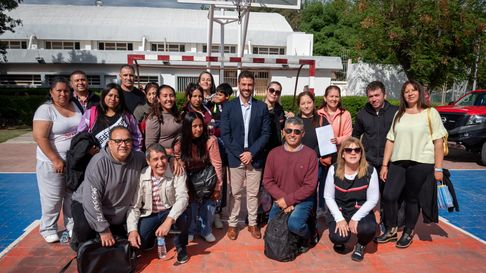 El programa ConVive Seguro reunió a más de 400 estudiantes en Rivadavia con talleres de seguridad vial, RCP y salud mental. El programa ConVive Seguro reunió a más de 400 estudiantes en Rivadavia con talleres de seguridad vial, RCP y salud mental.