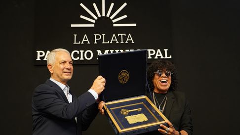 La Mona Jiménez, recibiendo la Llave de la Ciudad La Mona Jiménez, recibiendo la Llave de la Ciudad