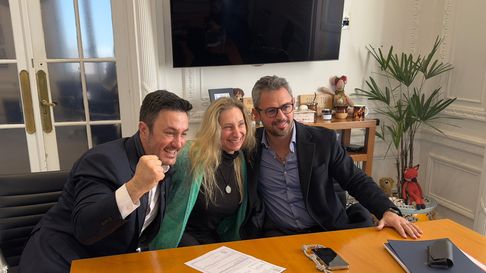 Luis Petri junto a Karina Milei y Martín Menem anunciando la firma de la afiliación a La Libertad Avanza. Luis Petri junto a Karina Milei y Martín Menem anunciando la firma de la afiliación a La Libertad Avanza.