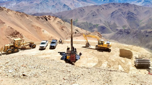 Las mineras avanzan en Malargüe en busca de cobre, codiciado en la guerra mundial de potencias por minerales críticos. Las mineras avanzan en Malargüe en busca de cobre, codiciado en la guerra mundial de potencias por minerales críticos.