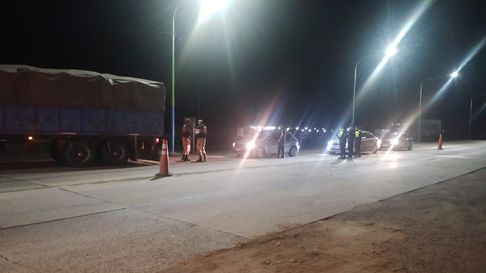 Mendoza y San Luis armaron un operativo conjunto en Desaguadero. Mendoza y San Luis armaron un operativo conjunto en Desaguadero.