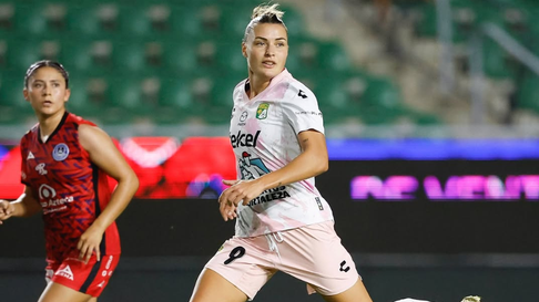 julieta lema tuvo su estreno en el futbol grande de mexico julieta lema tuvo su estreno en el futbol grande de mexico