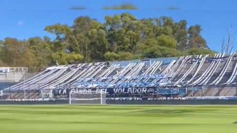 la banda de el volador: la llamativa bandera que aparecio en cancha de gimnasia la banda de el volador: la llamativa bandera que aparecio en cancha de gimnasia
