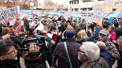 Postal de una de las marchas de jubilados en Mendoza en reclamo de los remedios. Postal de una de las marchas de jubilados en Mendoza en reclamo de los remedios.
