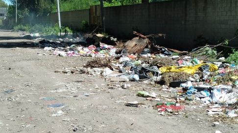 El basural crece a diario en Lisandro Olmos El basural crece a diario en Lisandro Olmos