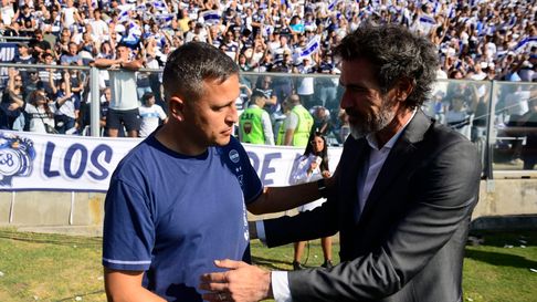 Eduardo Domínguez y Diego Flores muy cuestionados por los hinchas Eduardo Domínguez y Diego Flores muy cuestionados por los hinchas
