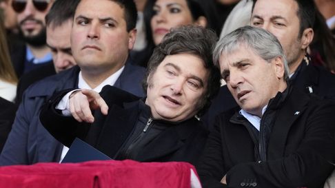 Javier Milei y Luis Caputo en La Rural. Javier Milei y Luis Caputo en La Rural.