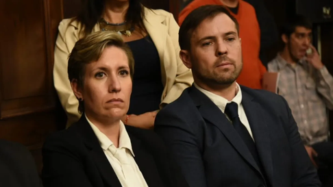 En nombre del Gobierno, Jimena Latorre desestimó las críticas al sitio donde se hará la audiencia pública por San Jorge. En la foto, junto a Jerónimo Shantal, director de Minería. En nombre del Gobierno, Jimena Latorre desestimó las críticas al sitio donde se hará la audiencia pública por San Jorge. En la foto, junto a Jerónimo Shantal, director de Minería.