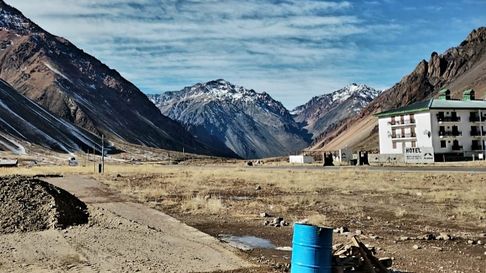 El cruce a Chile por el Paso Cristo Redentor está abierto, no así en el Pehuenche ubicado en el sur provincial. El cruce a Chile por el Paso Cristo Redentor está abierto, no así en el Pehuenche ubicado en el sur provincial.