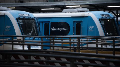 el tren roca funciona con demoras en plena hora pico el tren roca funciona con demoras en plena hora pico