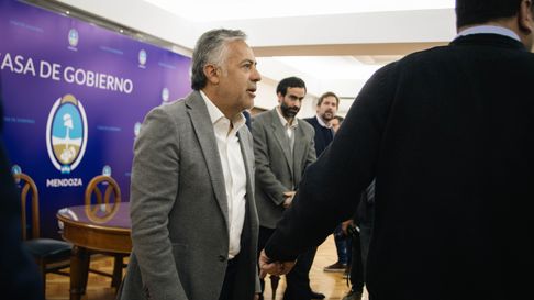 Los empresarios nucleados en el CEM respaldan el plan de ajuste y achique del Estado que implementó Cornejo desde su llegada a la gobernación. Los empresarios nucleados en el CEM respaldan el plan de ajuste y achique del Estado que implementó Cornejo desde su llegada a la gobernación.