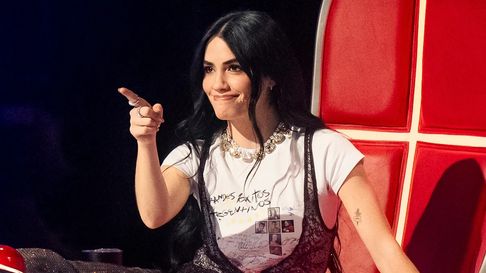 la sobrepaso la emocion: una participante de la voz argentina rompio el boton de lali la sobrepaso la emocion: una participante de la voz argentina rompio el boton de lali