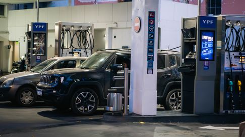 Una YPF de mendoza ya vende la nafta más barata durante la madrugada. Una YPF de mendoza ya vende la nafta más barata durante la madrugada.